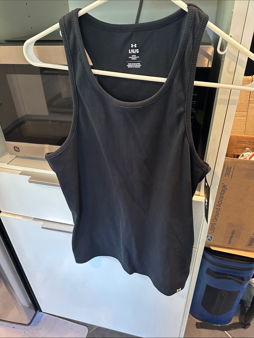 Under Armour Women's Black Ribbed Athletic Tank large stretchy